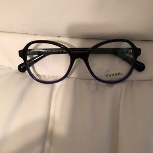 Eye glass Chanel new, with case.